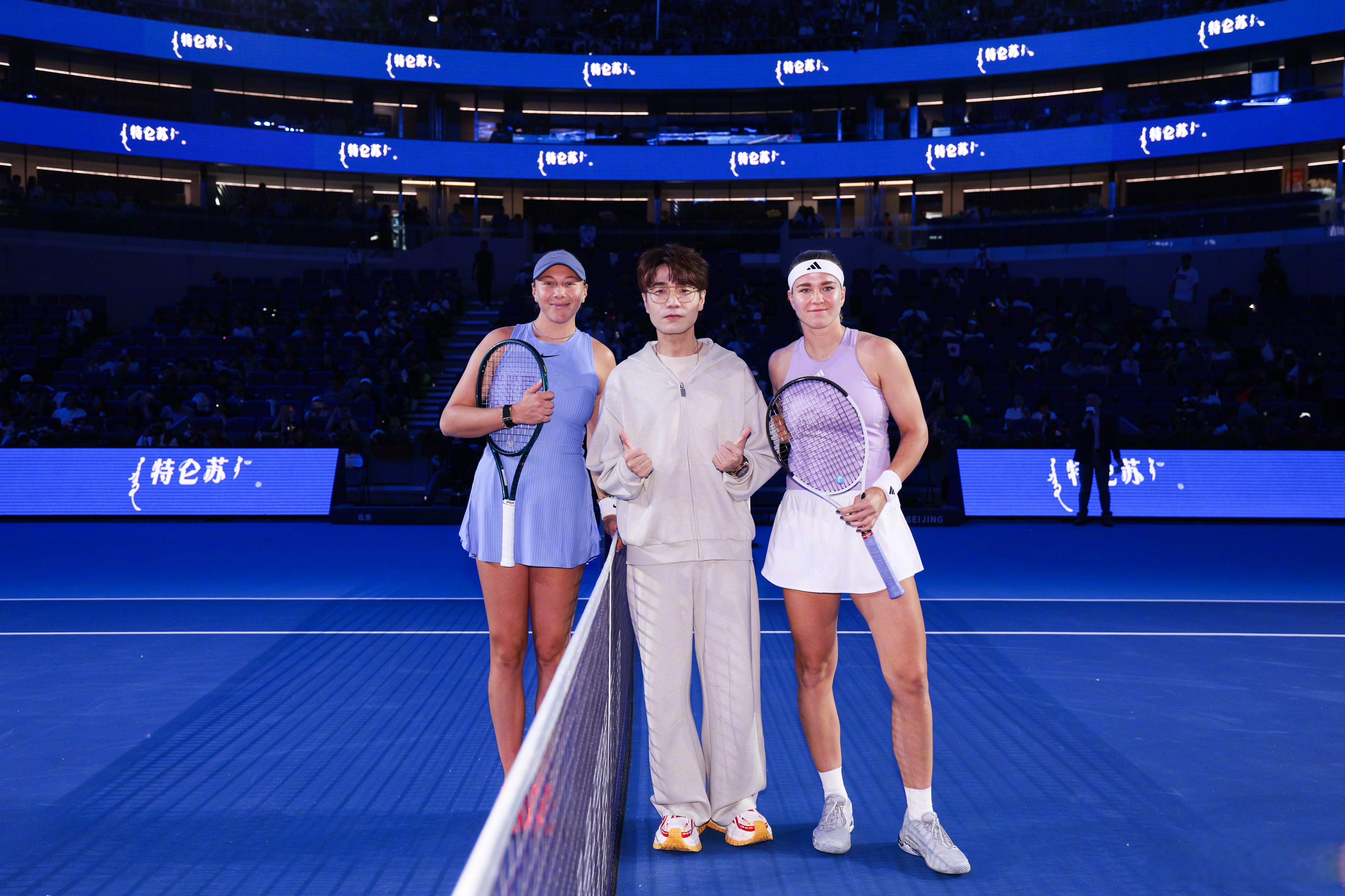 包含莎拉波娃在热火比赛中高光表现上海海港内部沟通备战法国杯，媒体一致点评：洛杉矶快船外线爆发备战亚冠的词条