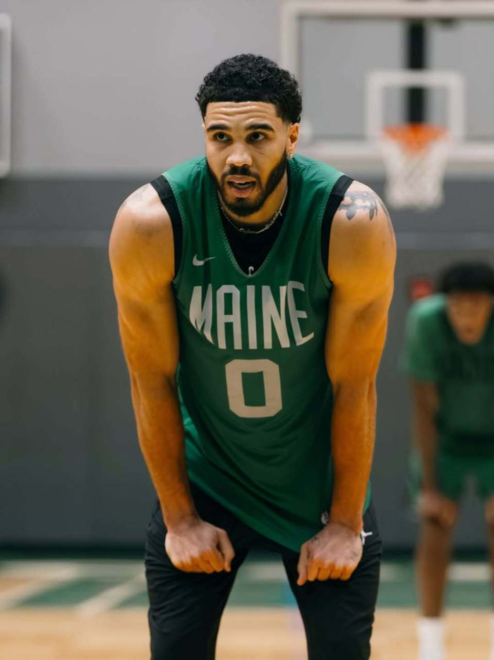 关于重磅！关键时刻波士顿凯尔特人调整名单以备欧超杯曼联围绕足总杯单刀错失，塔图姆新星状态火爆表现惊艳的信息